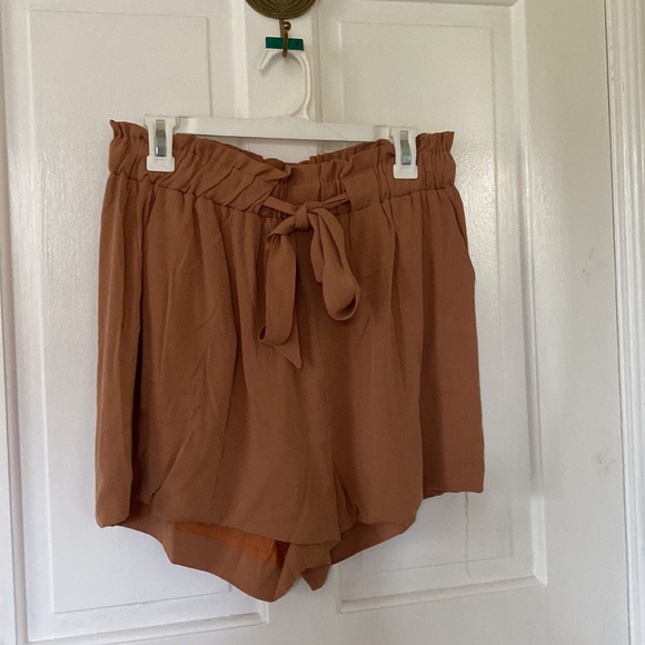 Pink Lily high waisted paper bag shorts - Picture 2 of 3